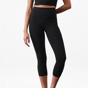 NWT Athleta Salutation Stash High Rise Capri Leggings Black Size M
